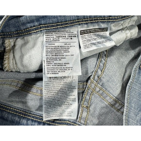Levis Womens Jean Shorts Size 14 Light Blue Denim Cuffed Hem Longer 10” Length - Picture 8 of 9